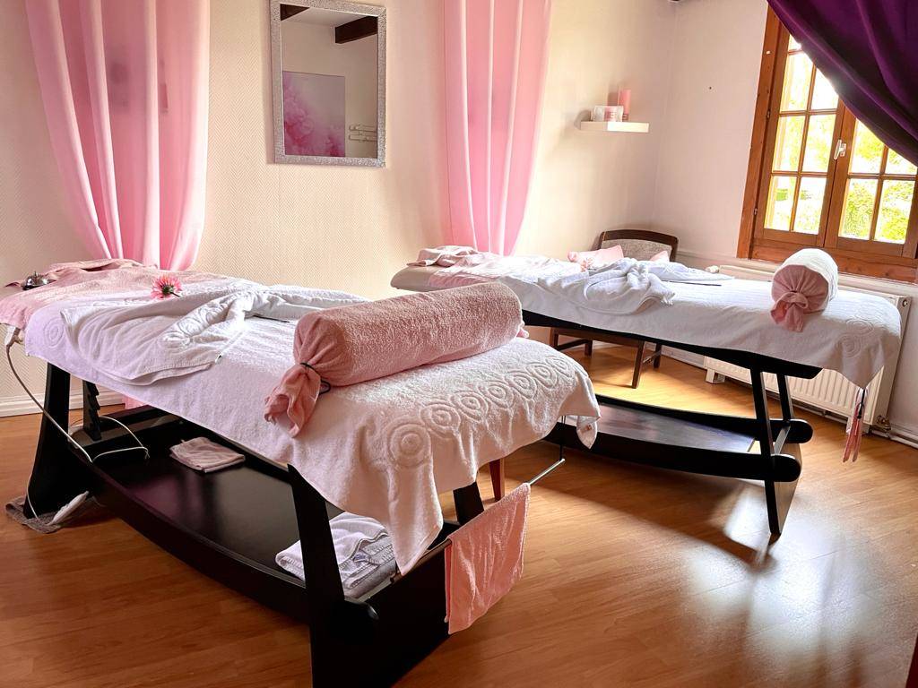 salle de massage de notr ehotel spa restaurant avec piscine, massage en duo et solo