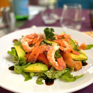 salade crevettes avocat restaurant clos saint gatien proche de Deauville et Honfleur en Normandie